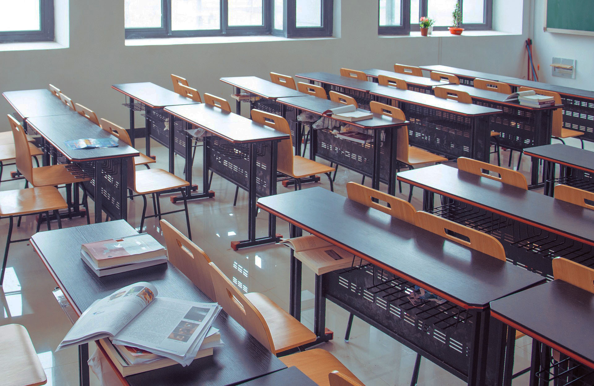 Neziskové organizace a školy